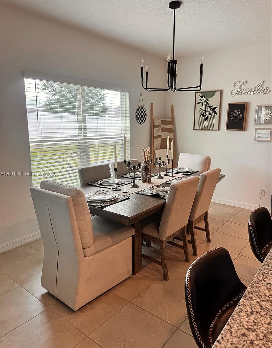 4 bed, 2.5 bath, 2400 sqft, $2,650 — Photo 4