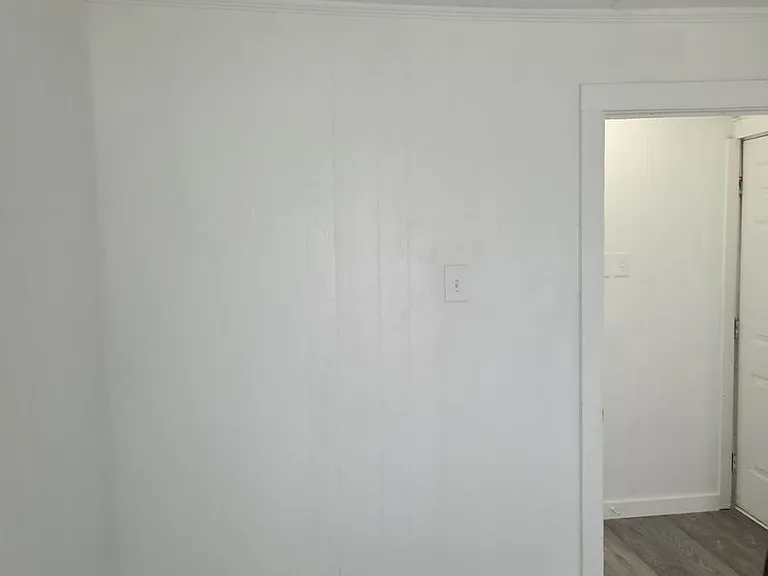 210 Thomas Ln — Photo 11