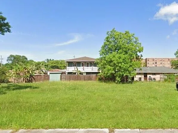 4445 Camelot Dr, New Orleans, LA 70127