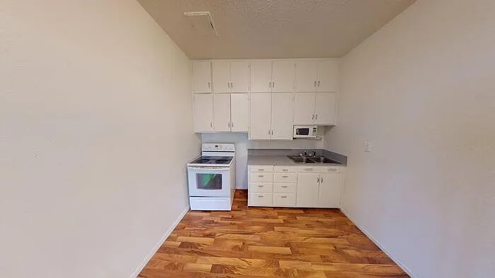 2 bed, 1.0 bath, $845 — Photo 2