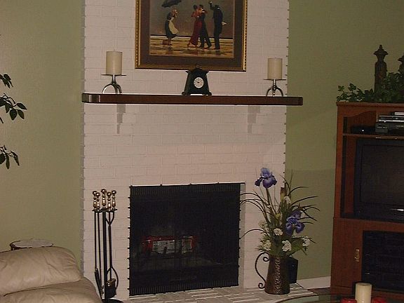 cozy 19x14 Family room