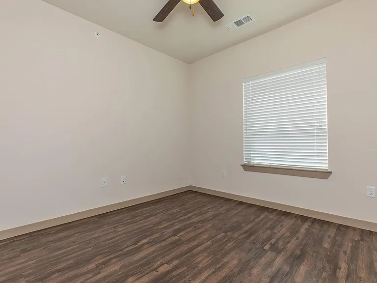 1900 W Dove Ave — Photo 21
