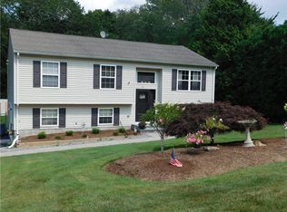 27 Nardolillo St, Johnston, RI 02919