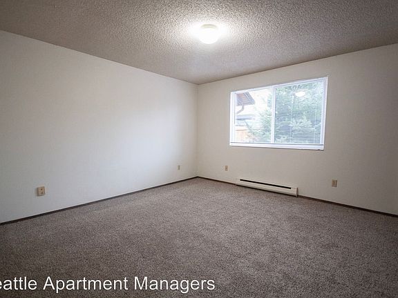 4th image of 19854 25th Ave NE APT B