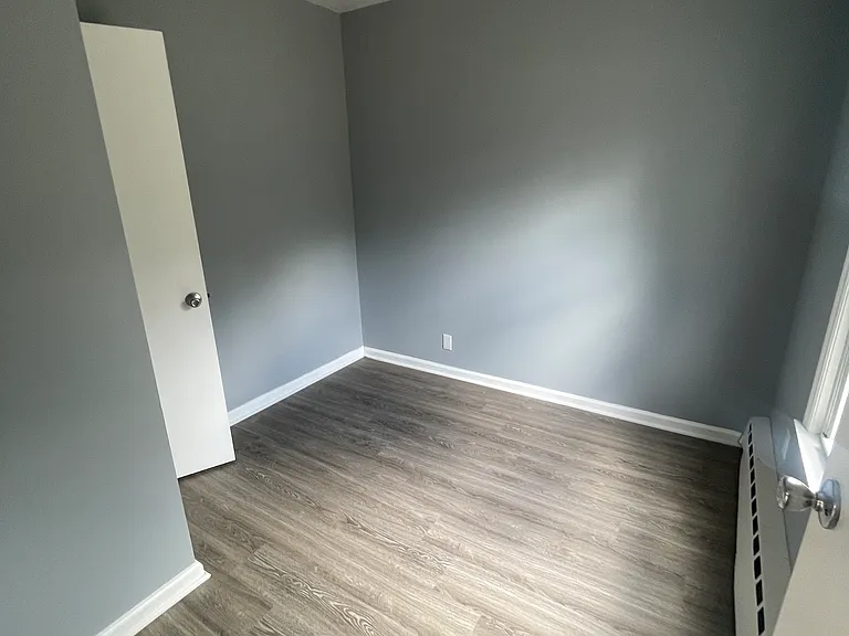 1033 Montgomery Ave — Photo 17