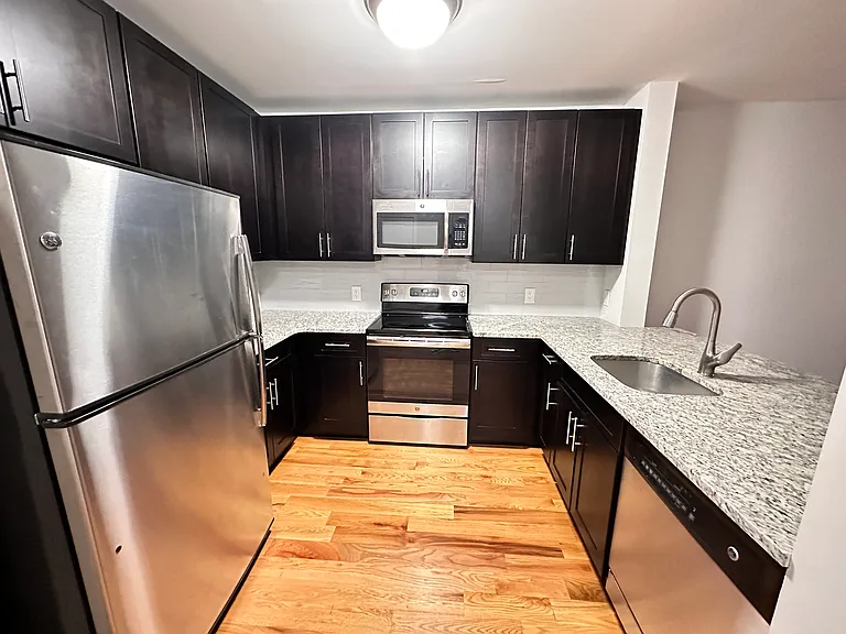 1121 53rd St #3 — Photo 7