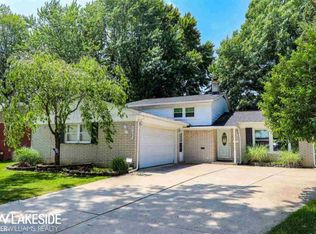 31025 Couchez Ct, Saint Clair Shores, MI 48082