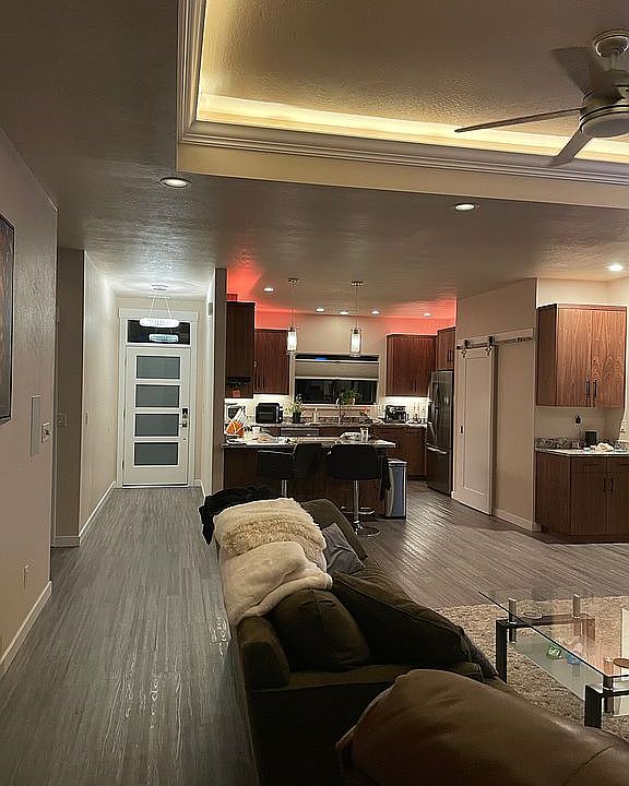 2nd image of 302 E Rapp Rd