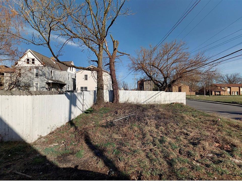 2nd image of 890 E Atcheson St