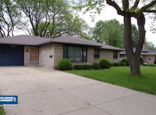 608 Bevan Dr W, Joliet, IL 60435