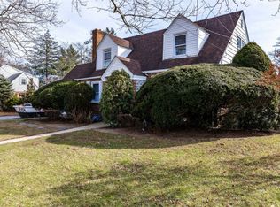 714 Henry St, Uniondale, NY