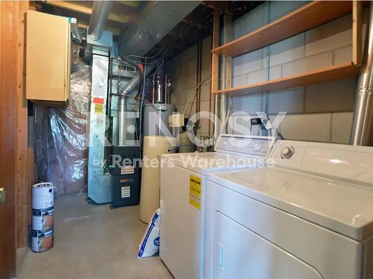 2323 Amberwood Dr — Photo 24
