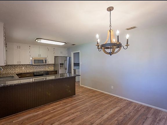 3rd image of 107 Three Cross Dr