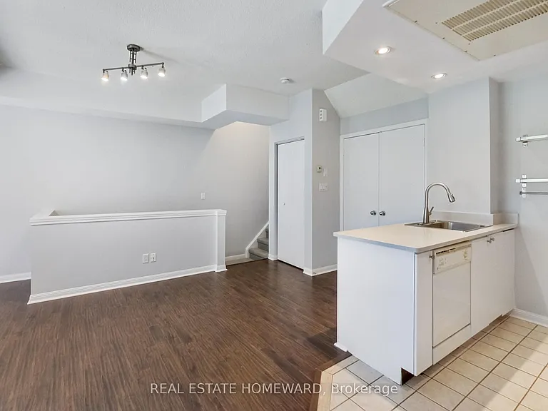 11 Niagara St #Townhouse 11 — Photo 9