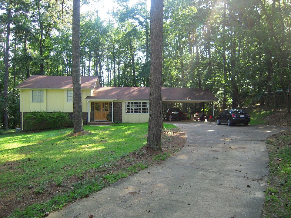 Split level on Acre Lot!