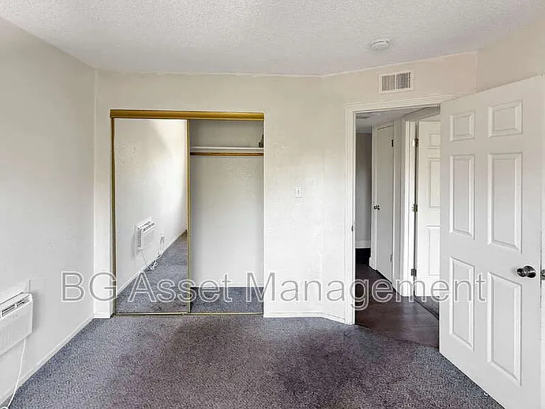 4110 34th Ave #4 — Photo 6