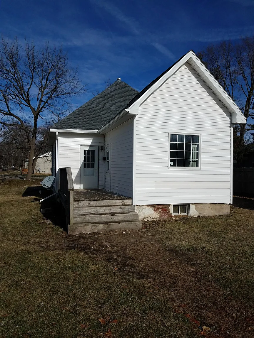 416 W Eureka St photo 1
