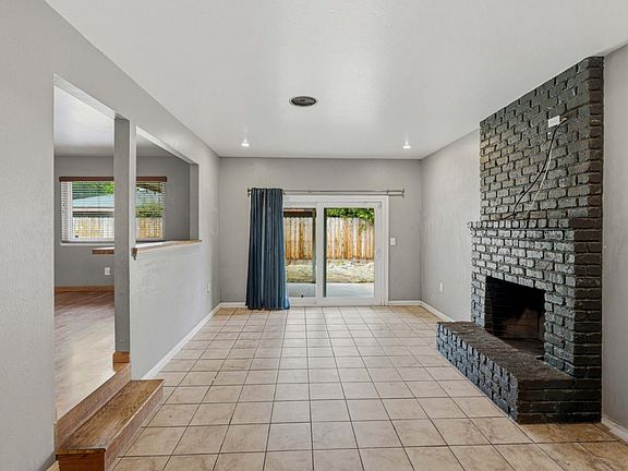 4th image of 2808 Uhlig Ave