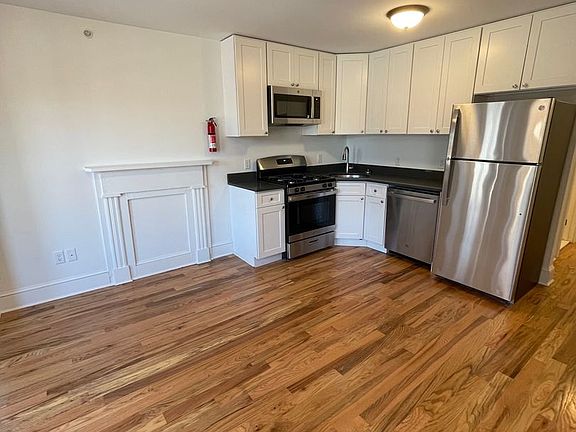 3rd image of 136 S Clark St Floor 2
