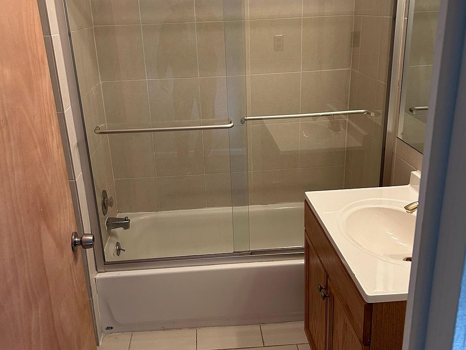 321 W 6th St Apt 6, photo 13