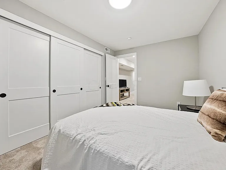845 Summit St — Photo 9