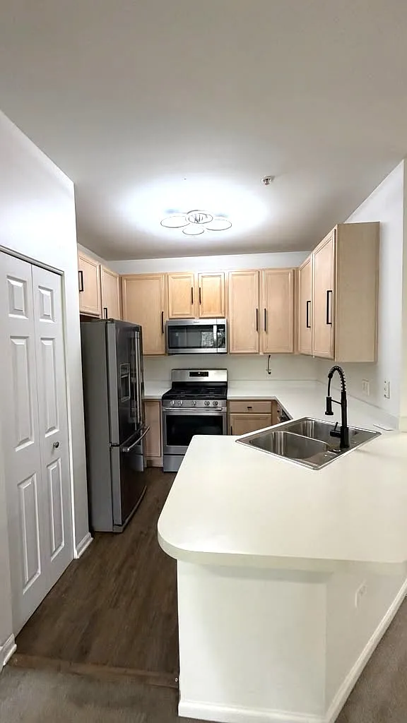 3333 Stratford Ct — Photo 3