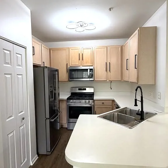 3333 Stratford Ct #3F — Photo 3