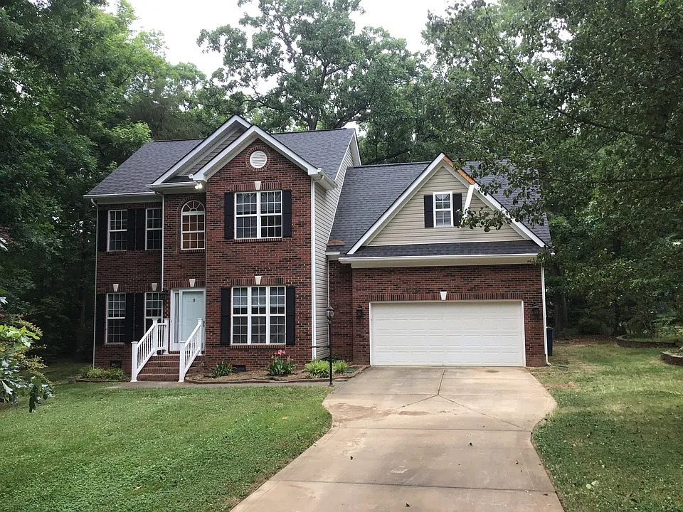 2142 Redwood Dr