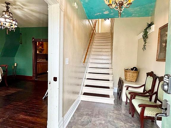 3rd image of 205 E Aspen Ave