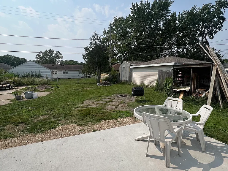 945 Betty Ave — Photo 2