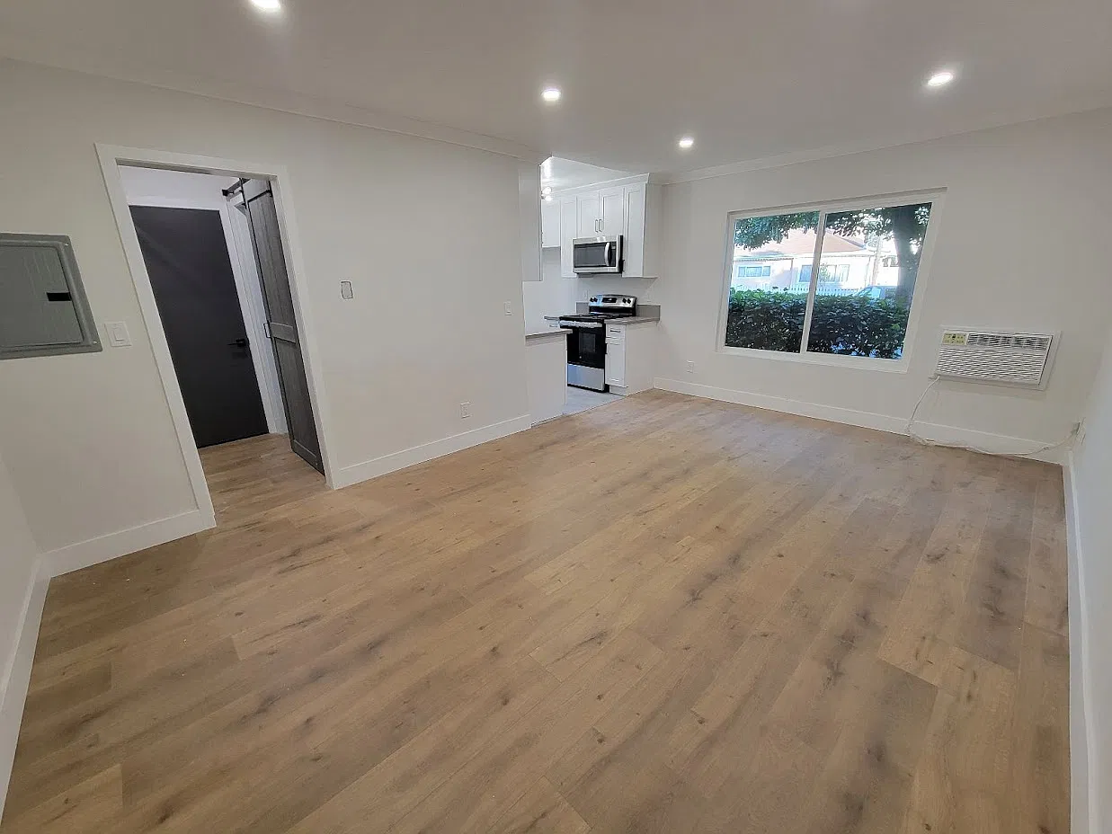 Studio, 400 sqft, $1,595 — Photo 3