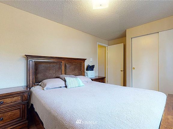 4th image of 9108 Meridian Pl NE