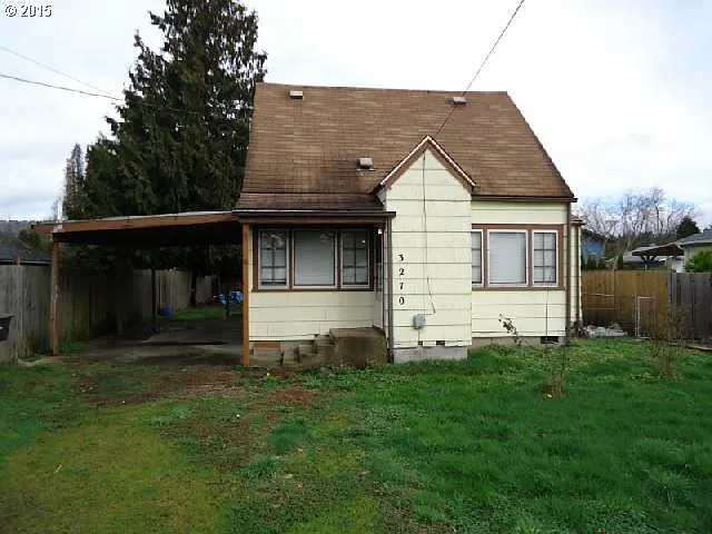 3270 Oak St photo 1