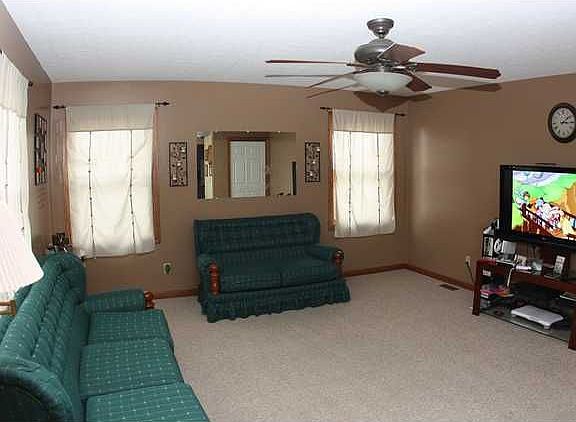 5th image of 201 E Greenwood Dr