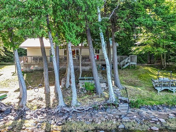 3rd image of 292 Caroline Ct