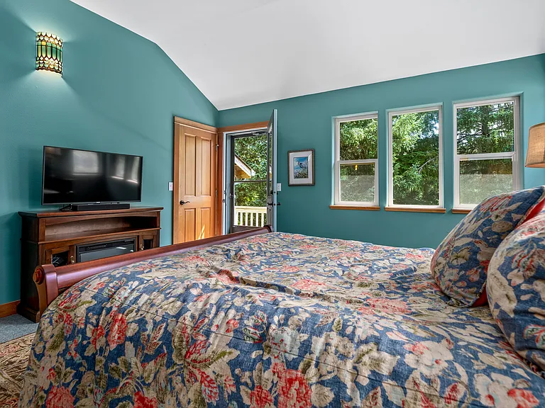 516 NE 20th Pl — Photo 11