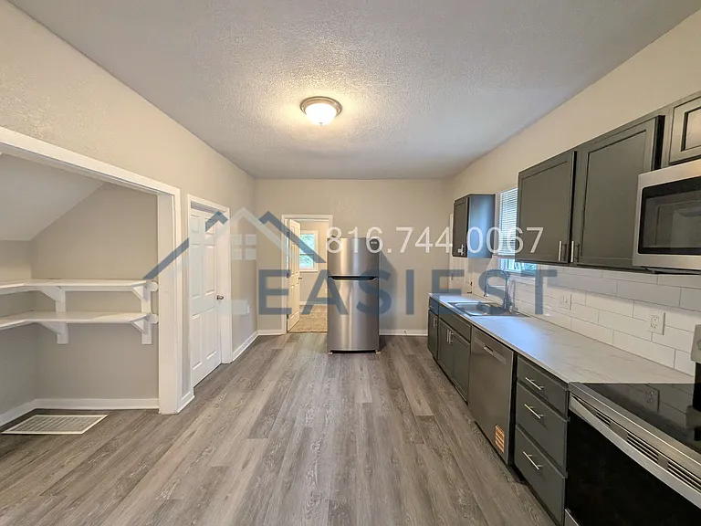 4501 E 19th St — Photo 5