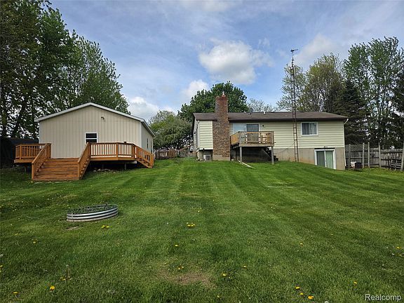 3rd image of 6300 Runyan Lake Rd