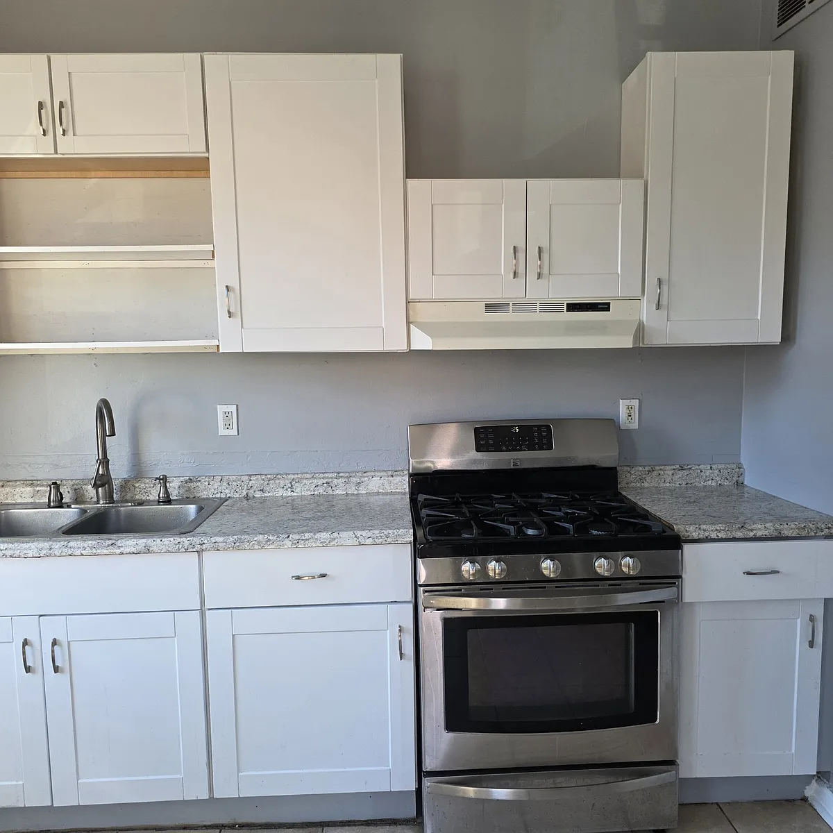 Kitchen - 33 Benkard Ave #2