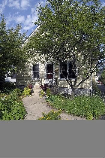 1st image of 933 N Walnut Ave