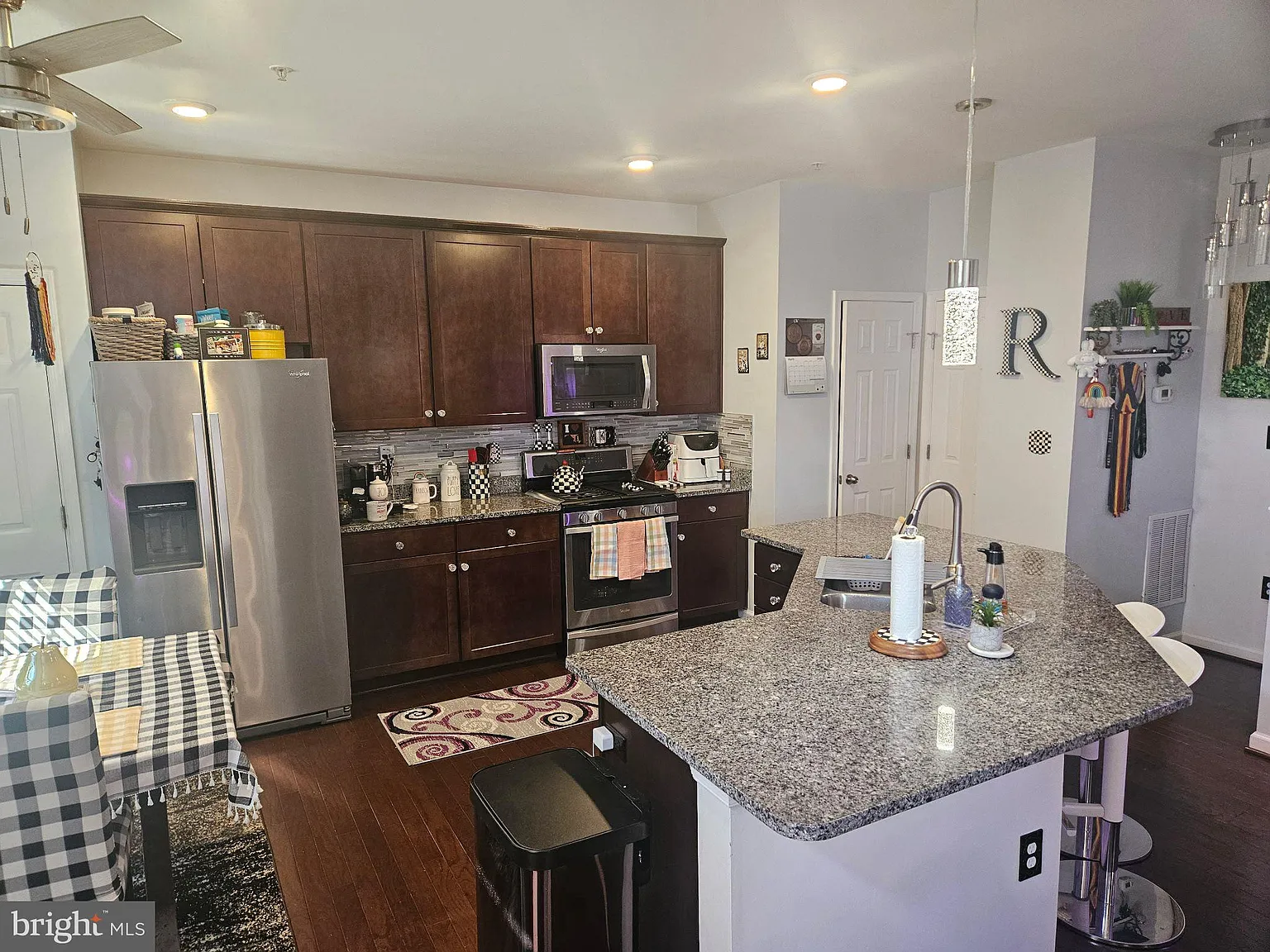 3 bed, 4.0 bath, $2,300 — Photo 4