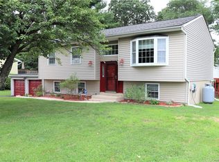 12 Disco Dr, Middletown, NY 10941