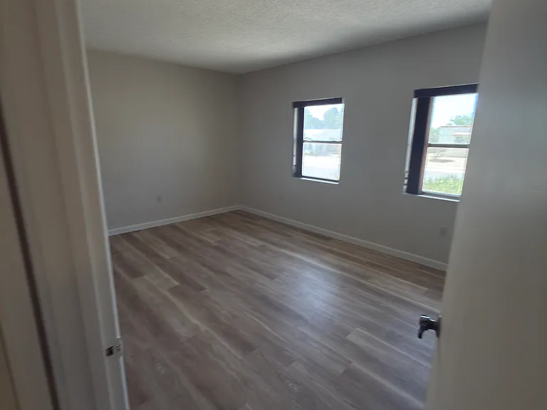 137 E San Vincent Dr — Photo 5