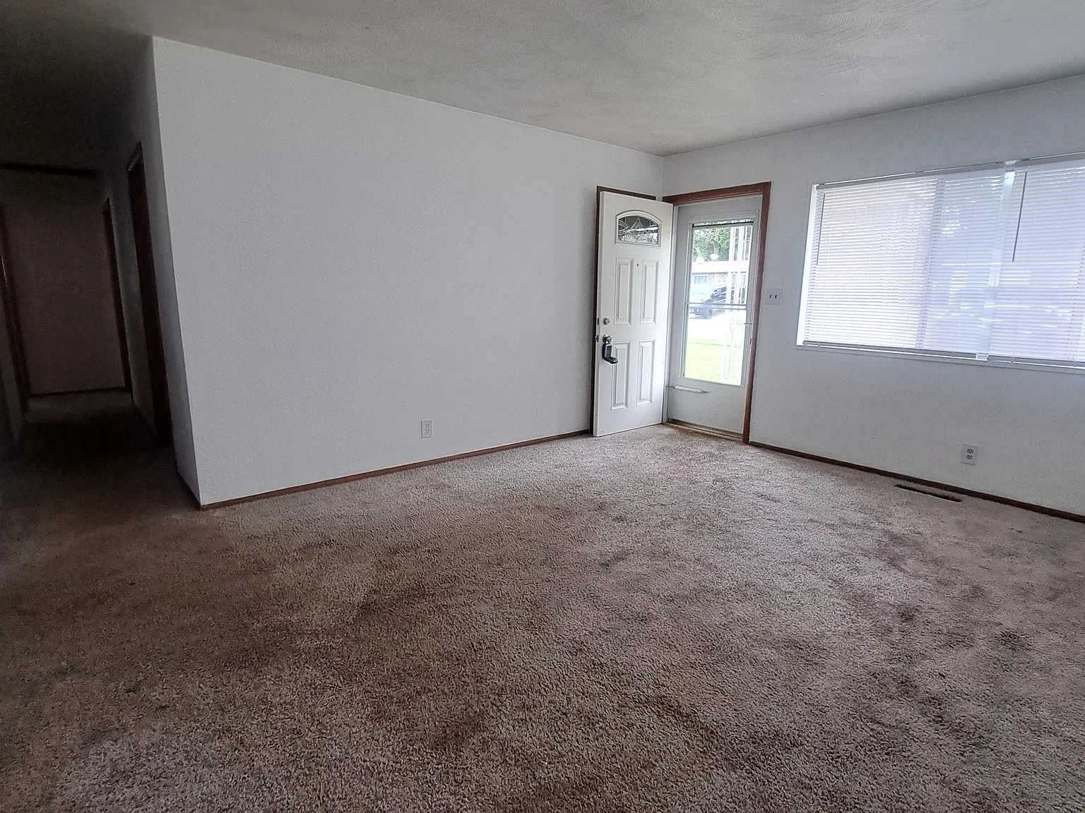 3 bed, 936 sqft, $1,200 — Photo 3