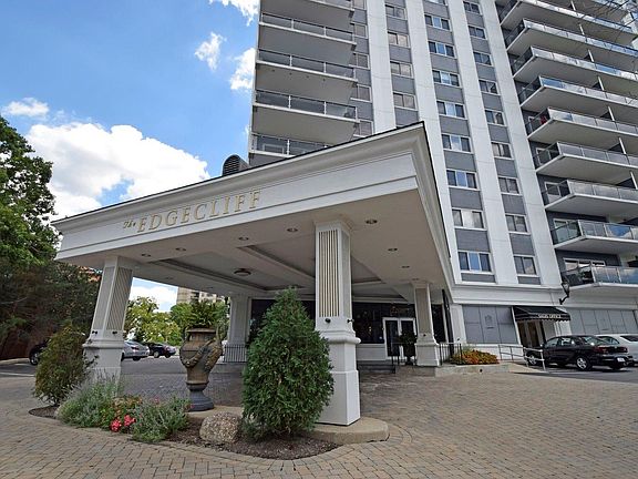 2nd image of 2200 Victory Pkwy Unit 1001