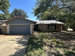 2916 Regal Rd, Denton, TX 76210