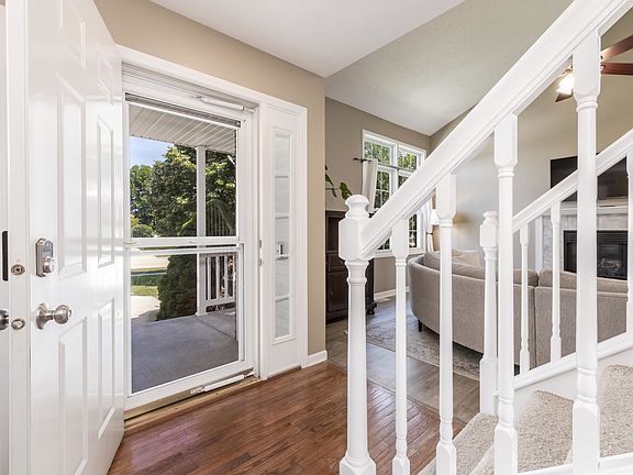 4th image of 305 Prairieview Dr