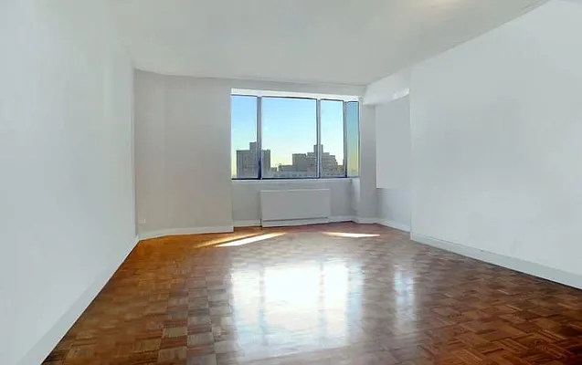 Sold by R New York | media 6