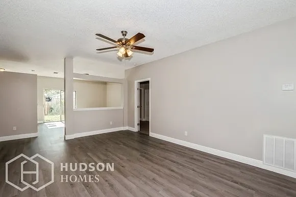11220 Huxley Ave — Photo 4