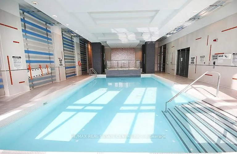 330 Burnhamthorpe Rd W #2208 — Photo 4